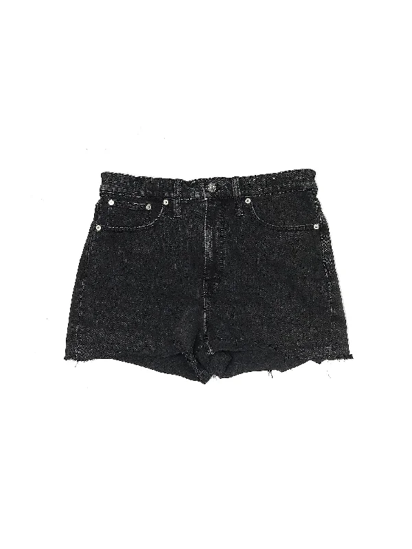 Denim Shorts in Dark Wash