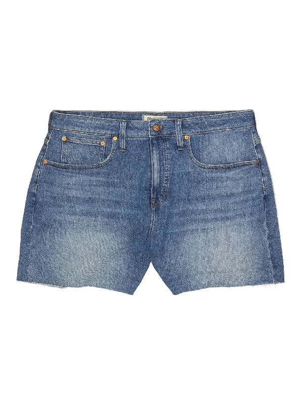 Denim Shorts in Medium Wash