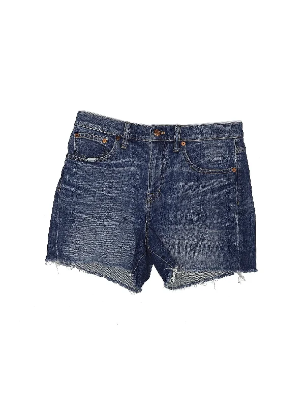 Denim Shorts in Medium Wash