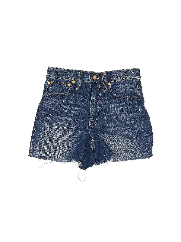 Denim Shorts in Medium Wash