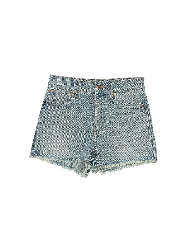 Low-Rise Denim Shorts in Light Wash