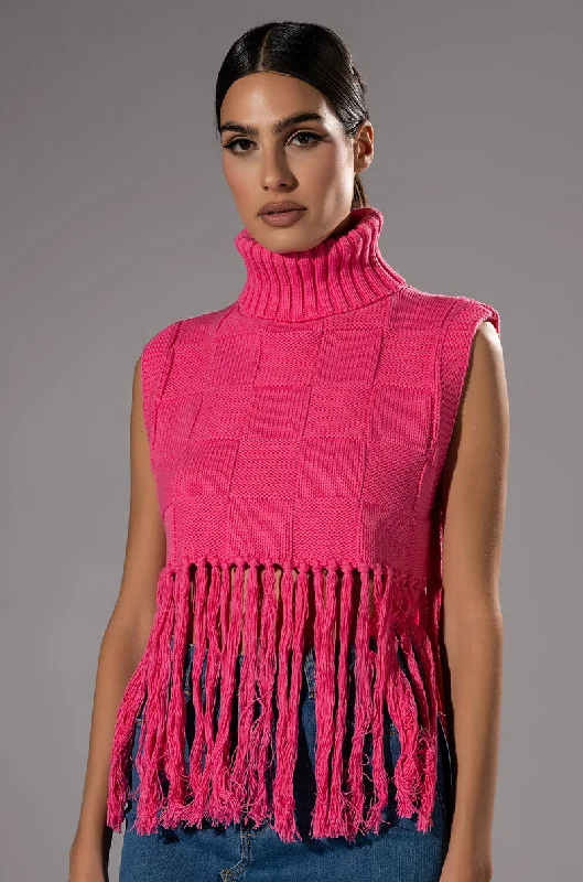 ON PURPOSE SLEEVELESS TURTLENECK FRINGE SWEATER IN PINK